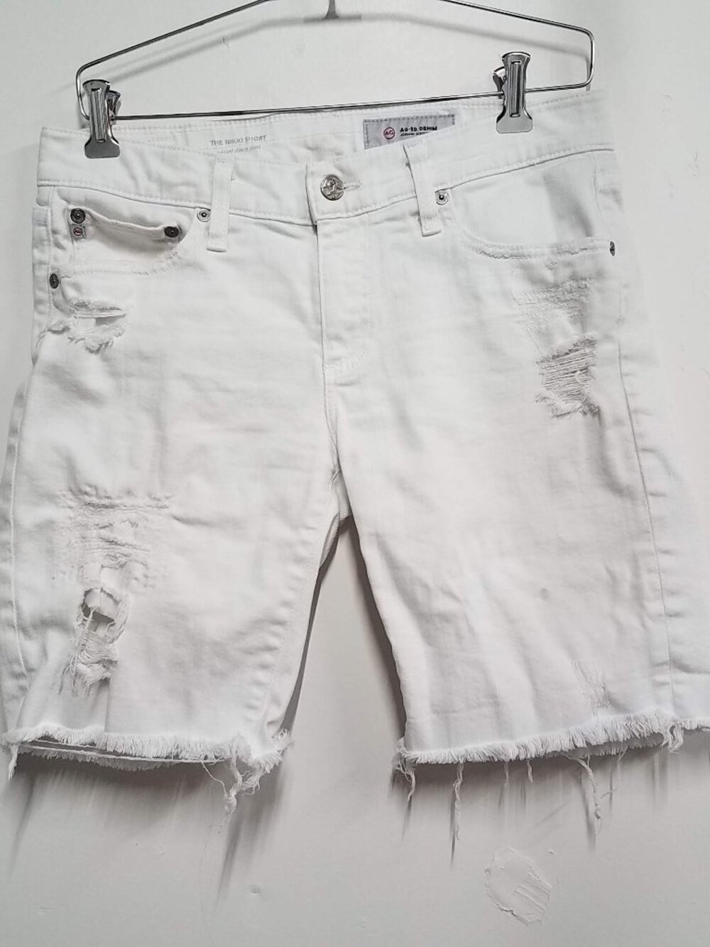 New AG Adriano Goldschmied 26 White Distressed The Nikki Relaxed Skinny Short